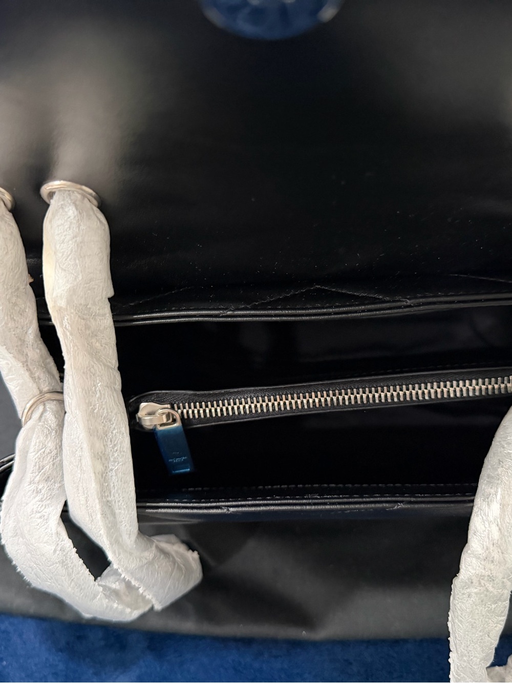 SAINT LAURENT Small Loulou Chain Bag Black with Silver hardware - Picture 9 of 13